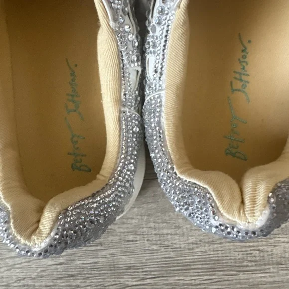 Betsy Johnson Reilly White embellished - Picture 8 of 13